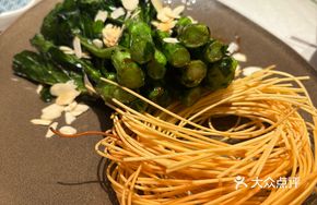Guangdong Sauce-Braised Air-Freighted Choy Sum