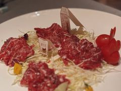 雪花果木烟熏拼盘-左庭右院鲜牛肉火锅黑金店(陆家嘴中心店)