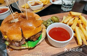 American Hand-Torn Big Burger