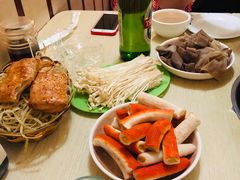 -洞庭洲·防空洞火锅·烧烤·铜锅涮肉(新百广场店)