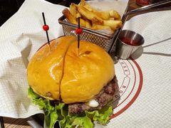 -BOURBON 玻本美式餐厅酒吧(虹桥新天地店)