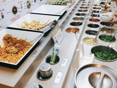 自助调料区-海底捞火锅鲜切牛肉主题店(长寿路店)