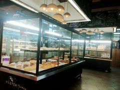 面包甜点陈列柜-奇醜的猴子咖啡(财信广场店)