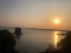 湖景大床房窗外升起的太阳-同里湖度假村(二期店)