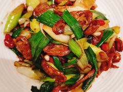蒜苔炒腊香肠-千滋百味·醉江澜花园餐厅(街道口店)