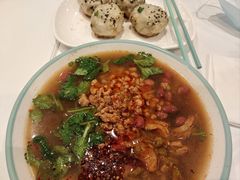 牛肉酸辣粉-小杨生煎(龙之梦购物中心店)