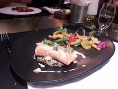 三文鱼配藜麦及手指胡萝卜-AZUL by FUEL蓝色·法式酒馆(琶醍店)