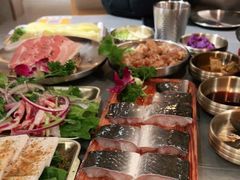 -围炉肉舍•炭烤活鳗•丹东海鲜烤肉(步行街店)