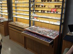 -优医视平价眼镜蔡司依视路折扣工厂店(德胜门店)