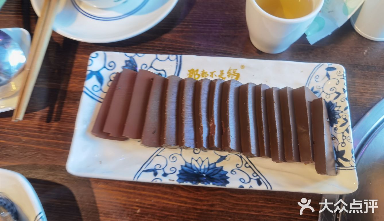 吃吃喝喝好开心，吃好还可以到外面拍照好开心