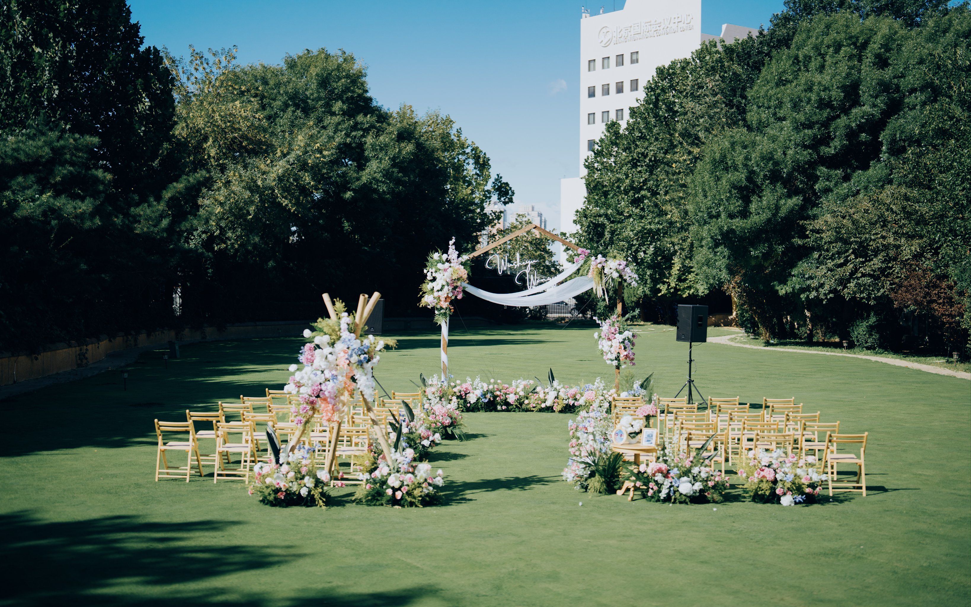 简单且温馨的户外婚礼