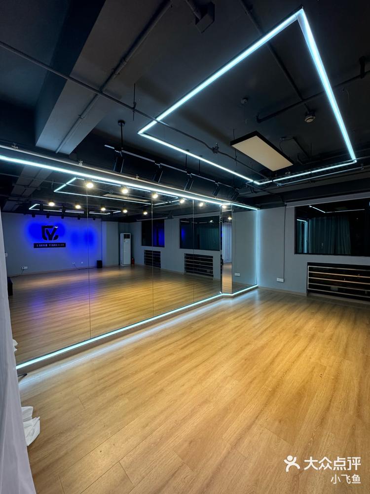 打卡炫酷舞蹈工作室
