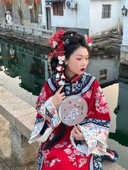 -一揽芳华汉服旗袍体验馆(拙政园店)