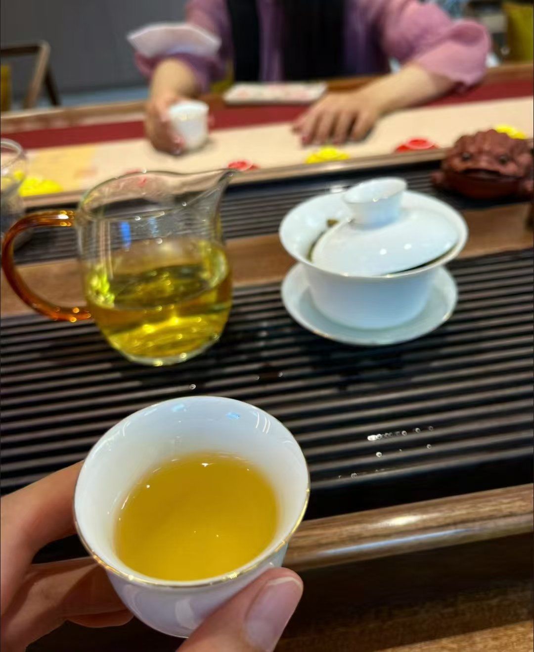 用心泡茶,感受茶香四溢时的美妙画面定格