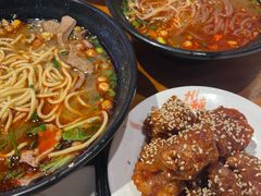 -爆炸头阿姨小四川正宗川味小吃(无任何分店)
