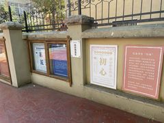 -荒岛书店(黄县路店)