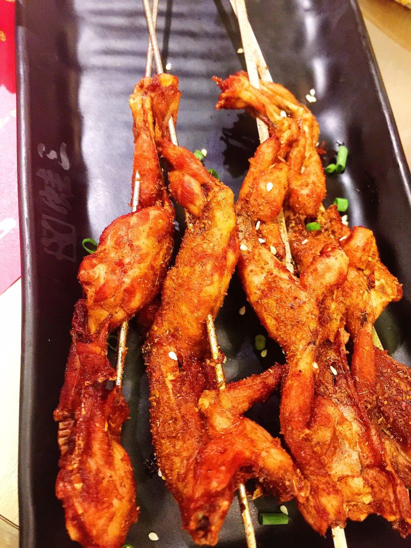 8元一只的烧烤蛙,孜香麻辣,每次必点之一,这个味道还是比较稳定