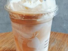 九州草莓丝绒拿铁-瑞幸咖啡(共和世家财院路店)