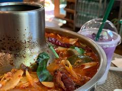 -Chom Cafe and Restaurant