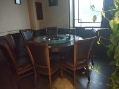包厢-亿诣蝎府炸酱面羊蝎子火锅(酷车小镇店)