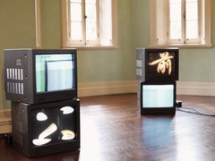 -Nathalie Djurberg与Hans Berg“牛皮纸包裹的月亮”-Prada荣宅当季展览