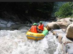 大溪峡闯滩漂流-雅鲁激流探险漂流
