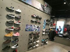 -阿迪达斯(武林银泰三叶草店)