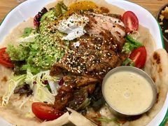 照烧鸡肉配牛油果拉法沙拉-HELLO 27 意面·沙拉·帕尼尼