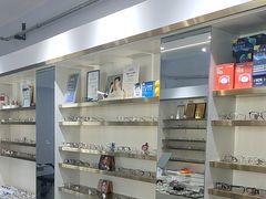 -视野联行眼镜•蔡司•依视路(温江店)