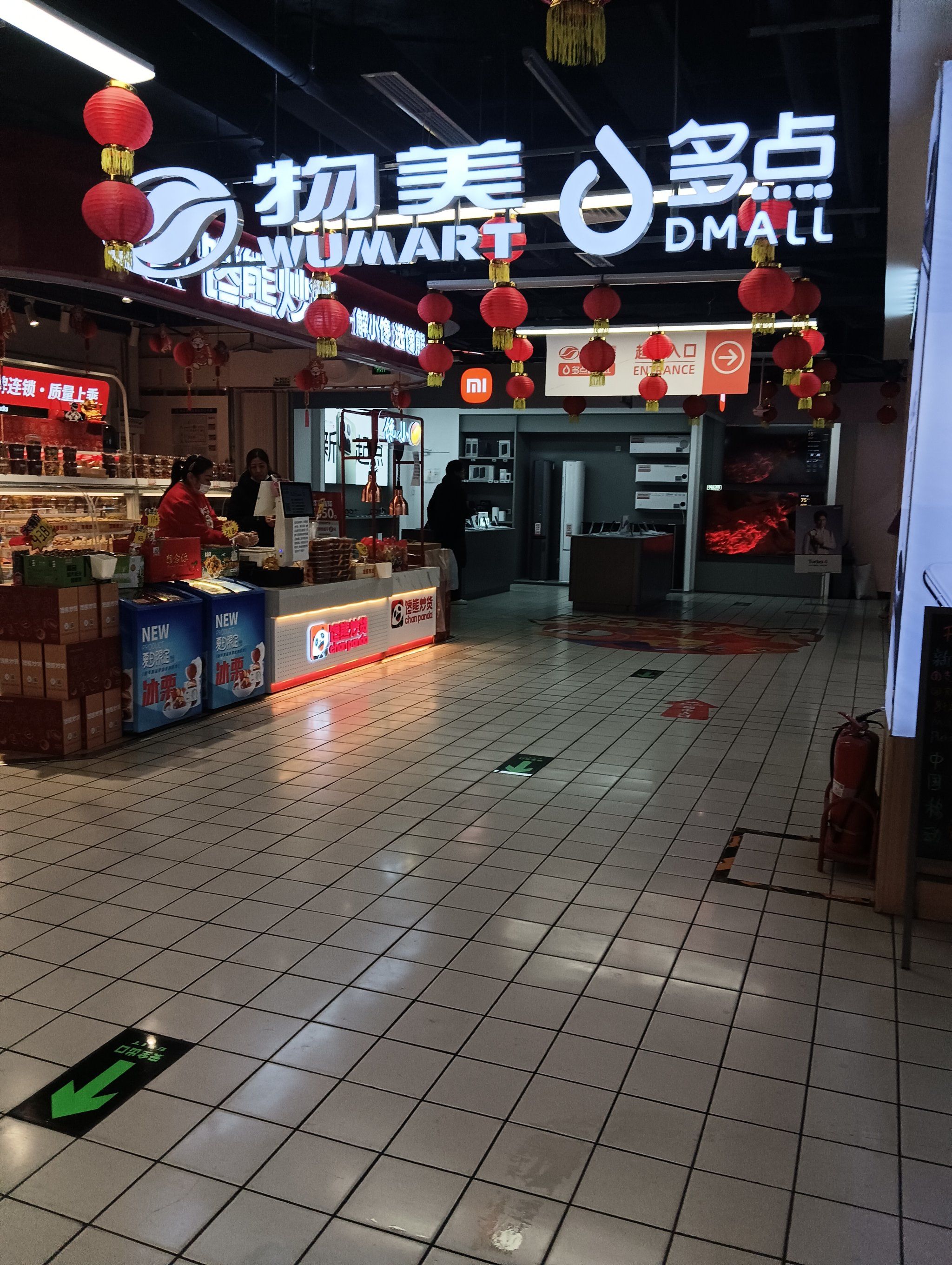 元玩转这座城卖场面积很大,货品非常齐全,这是附近最大的一家综合超市