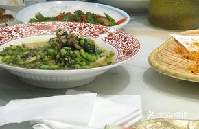 Frog Legs with Pickled Mustard Greens and Green Beans