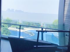 -上海滴水湖皇冠假日酒店