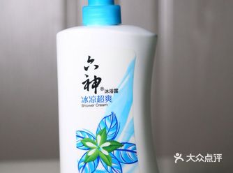 外观： 按压式瓶身，使用比较方便，一大瓶有750毫升