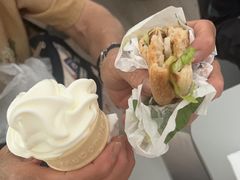 -麦当劳(上海虹桥站30B检票口楼上)