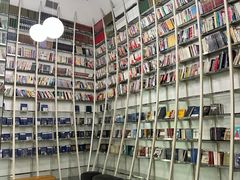 -钟书阁(松江泰晤士小镇店)