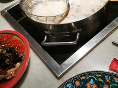 -尚尚仙·酸汤猪手·猪肚鸡火锅(华联万柳购物中心店)