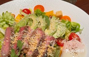 Low-Fat Steak and Avocado Salad