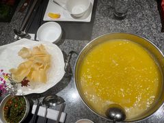 黄金花胶鸡汤锅底-辉哥火锅(虹桥路店)