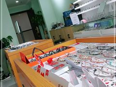 -视野联行眼镜•蔡司•依视路(温江店)