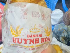 -Bánh Mì Huynh Hoa