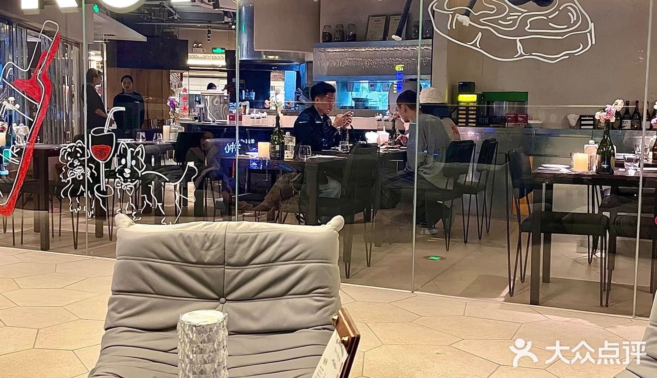 🏙️坐拥城央美景的露台bistro