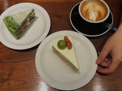 樱桃抹茶白巧克力甘纳许蛋糕-black rainbow coffee