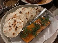 烟熏三文鱼配烤饺子皮和芥末籽酱-BOR Eatery(安福路店)