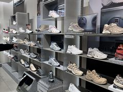 -SALOMON萨洛蒙(长沙国金街店)