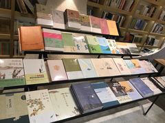 -钟书阁(珍园店)