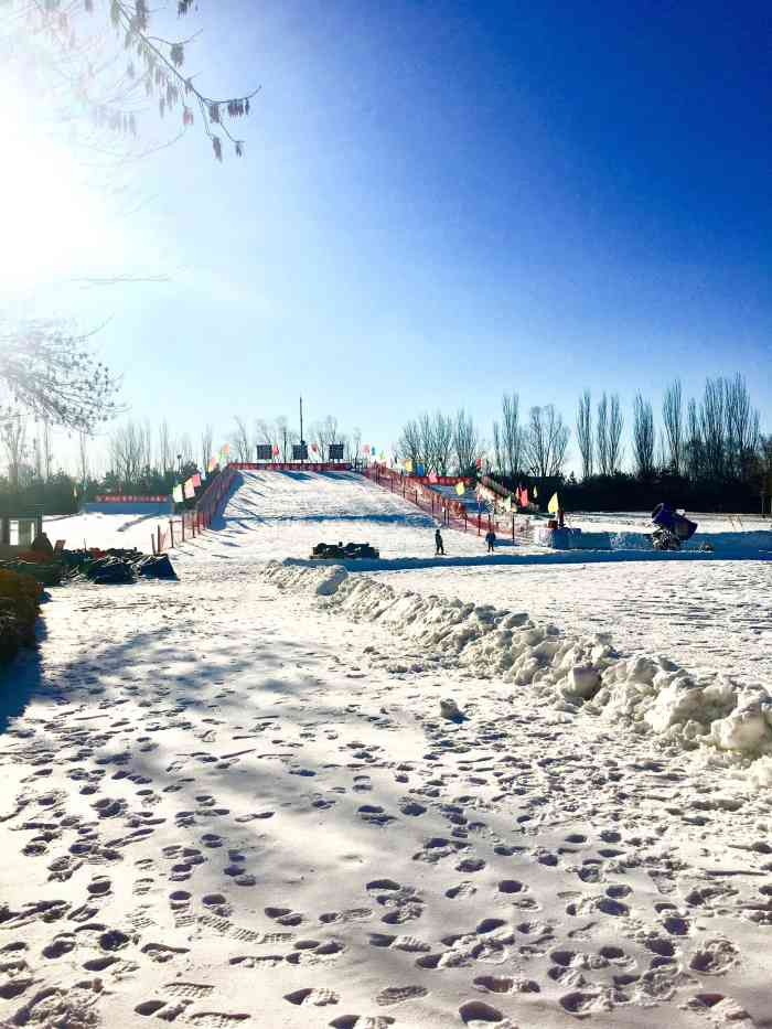 辽宁省朝阳市滑雪场图片