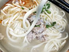 -亮亮面馆(经六路店)