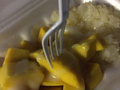 -芒果糯米饭摊子