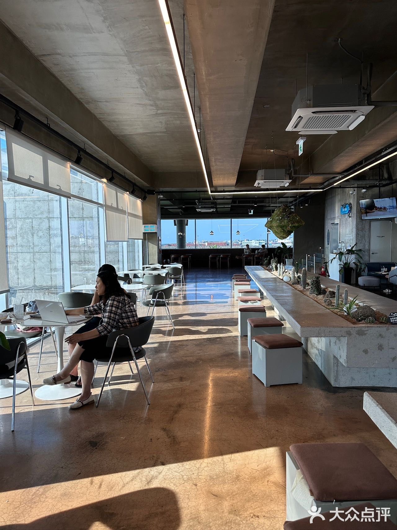 济州岛规模zui大咖啡店对面就是飞扬岛