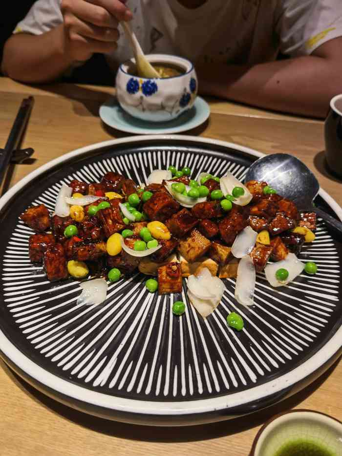 米朵餐厅-"除了贵了点好像没啥毛病.能在一众网红餐厅.